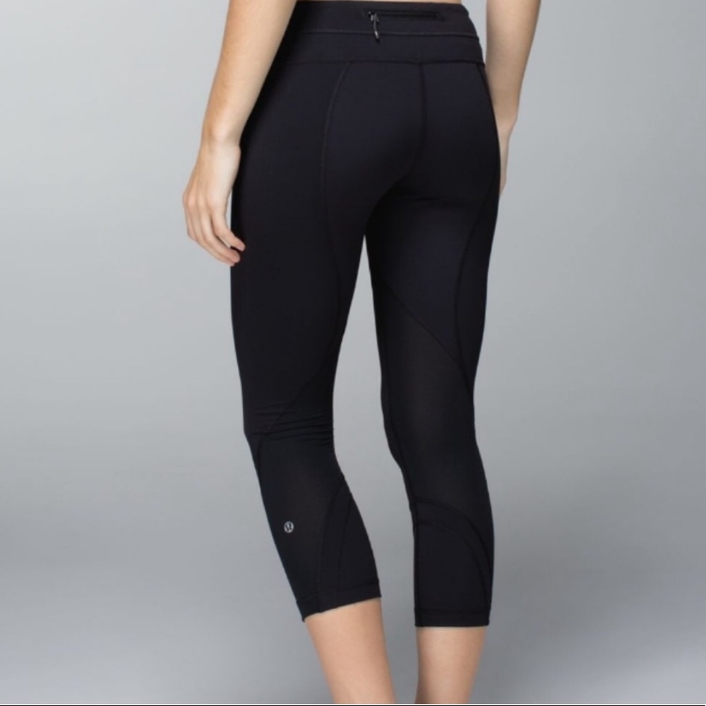 Lululemon black inspire II luxstream cropped